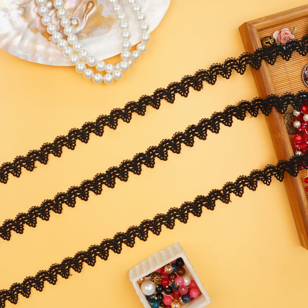 One Side Border Shuttle Lace