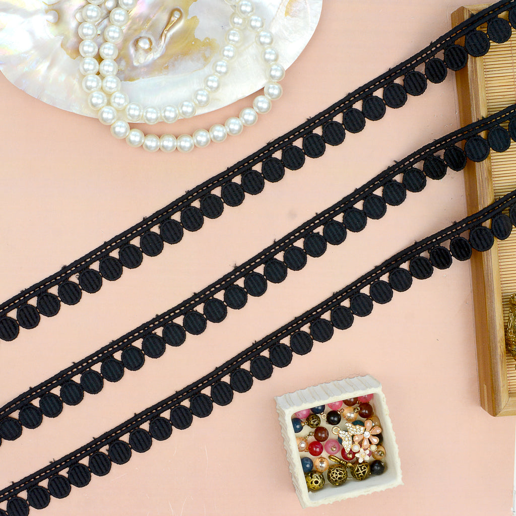 One Side Border Shuttle Lace