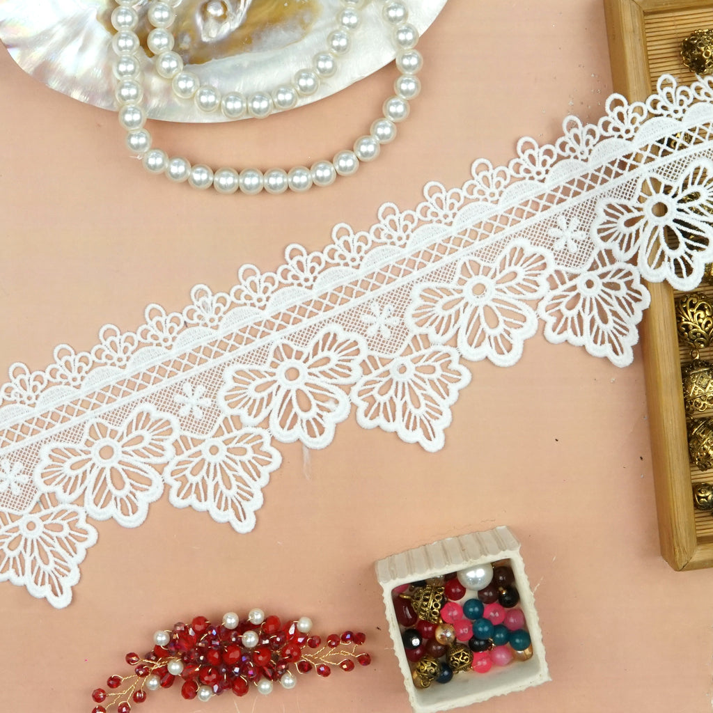 One Side Border Shuttle Lace