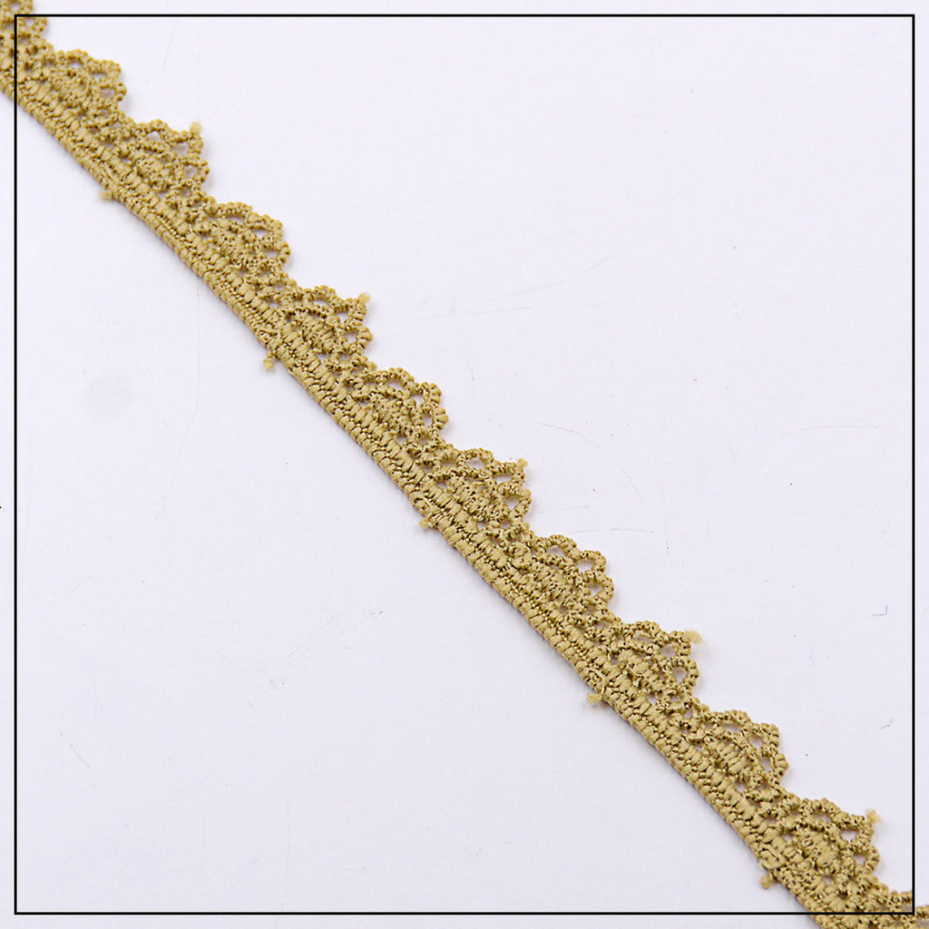 One Side Border Shuttle Lace
