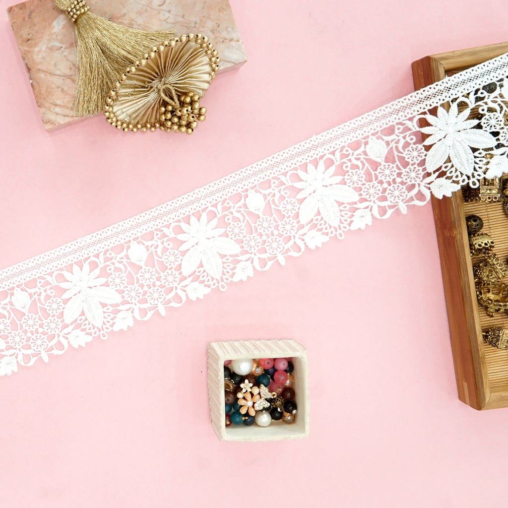 One Side Border Shuttle Lace