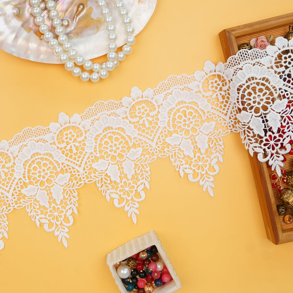 One Side Border Shuttle Lace