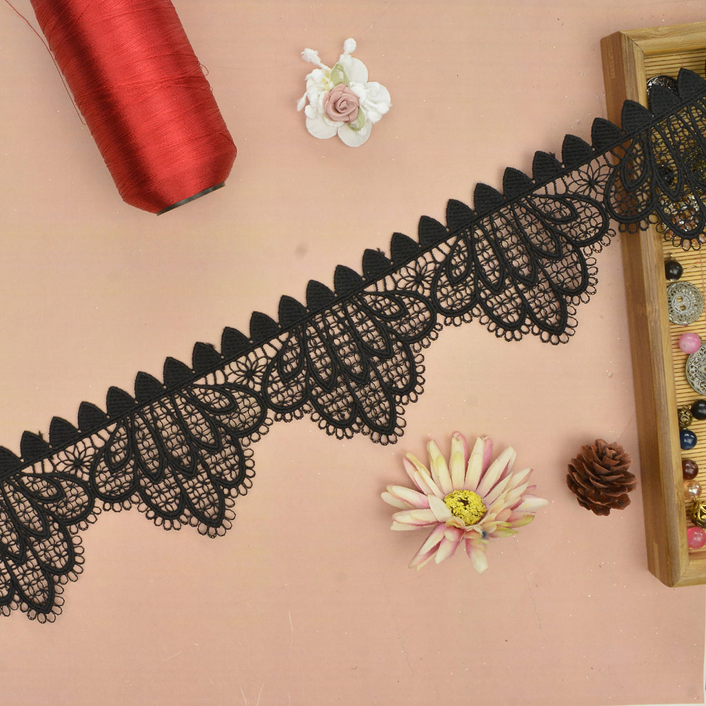 One Side Border Shuttle Lace