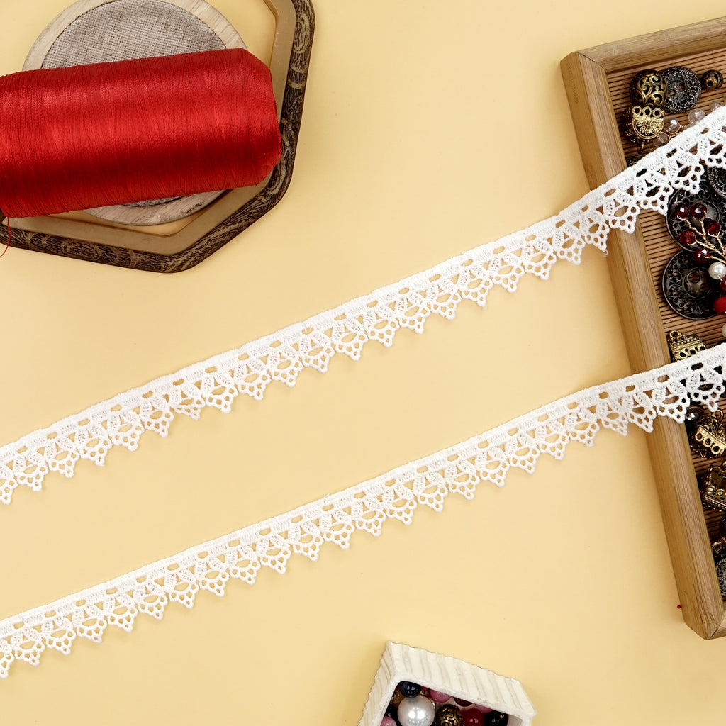 One Side Border Shuttle Lace