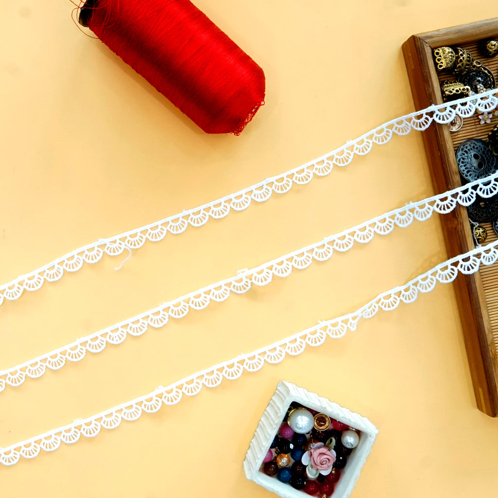 One Side Border Shuttle Lace
