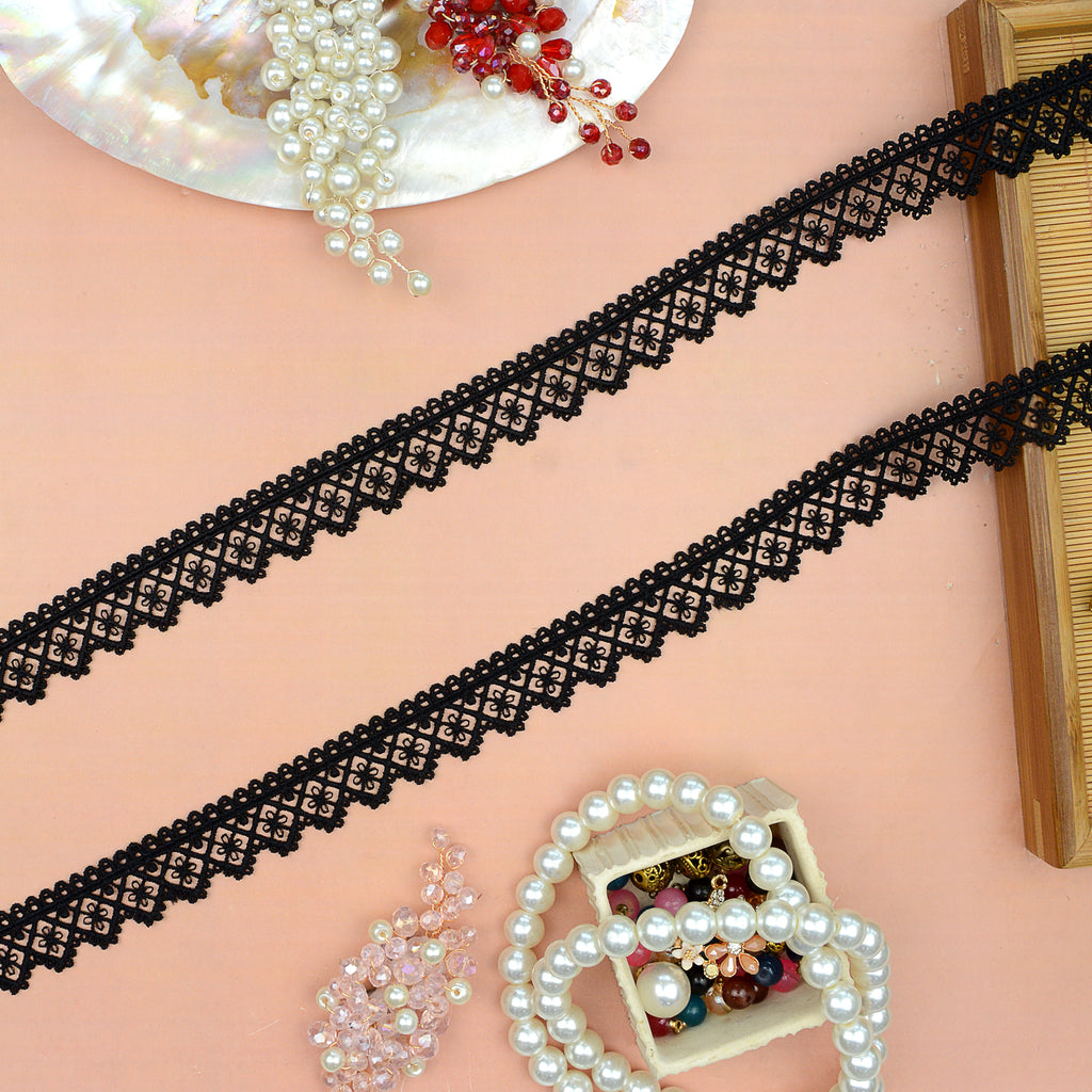 One Side Border Shuttle Lace