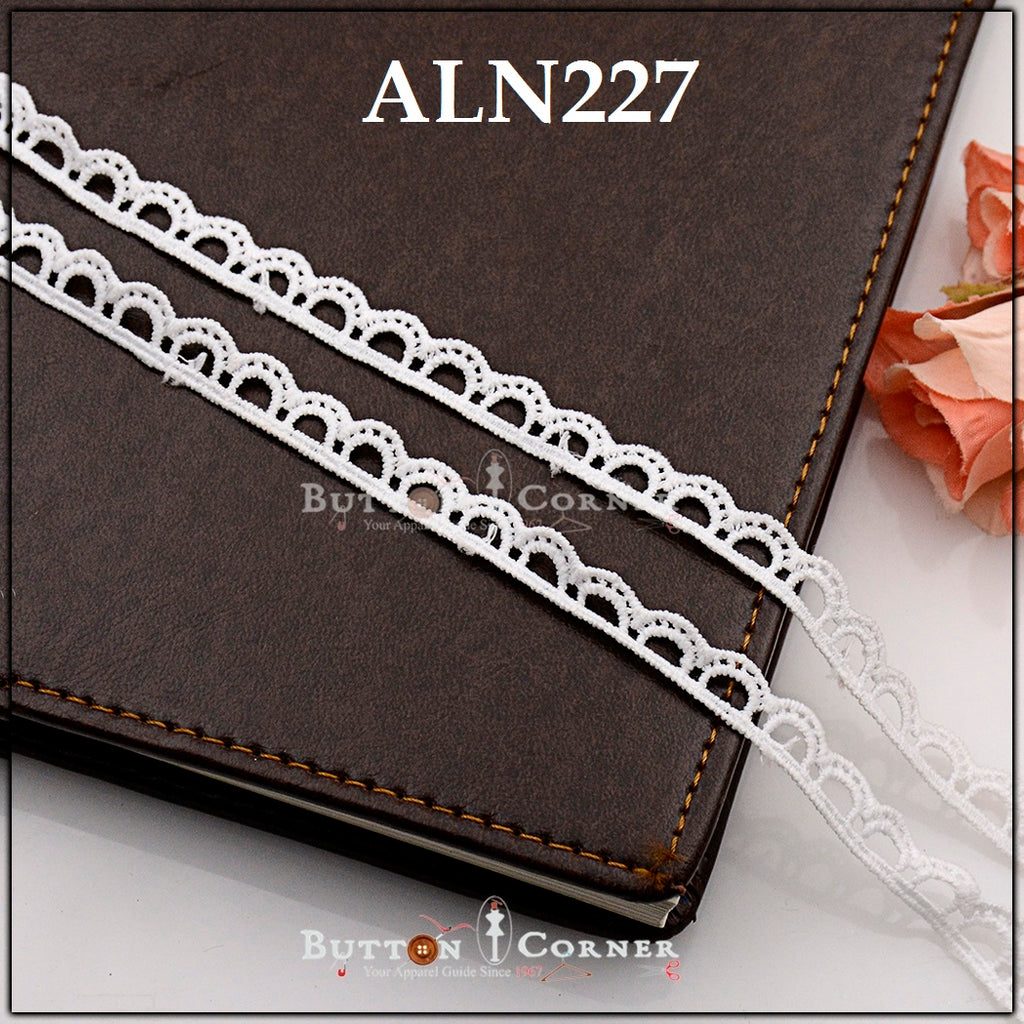One Side Border Shuttle Lace