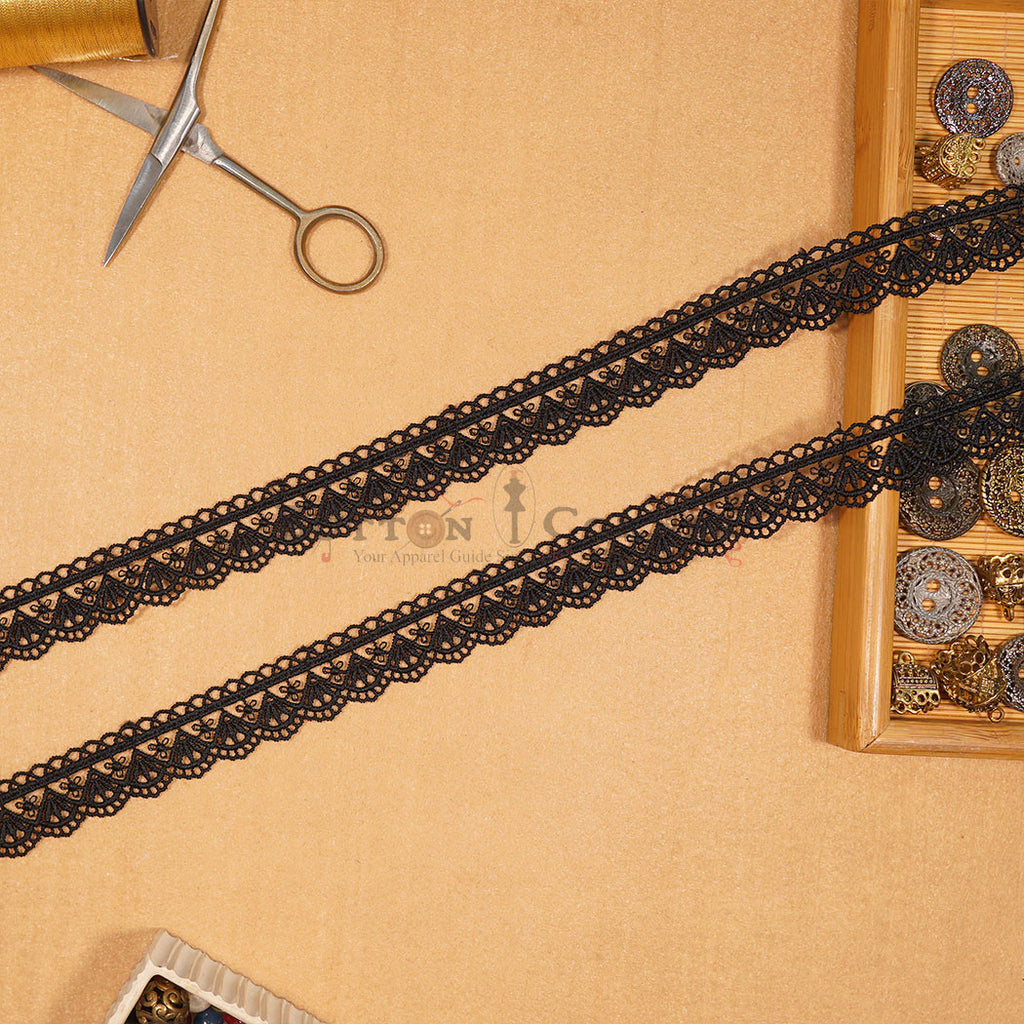 One Side Border Shuttle Lace
