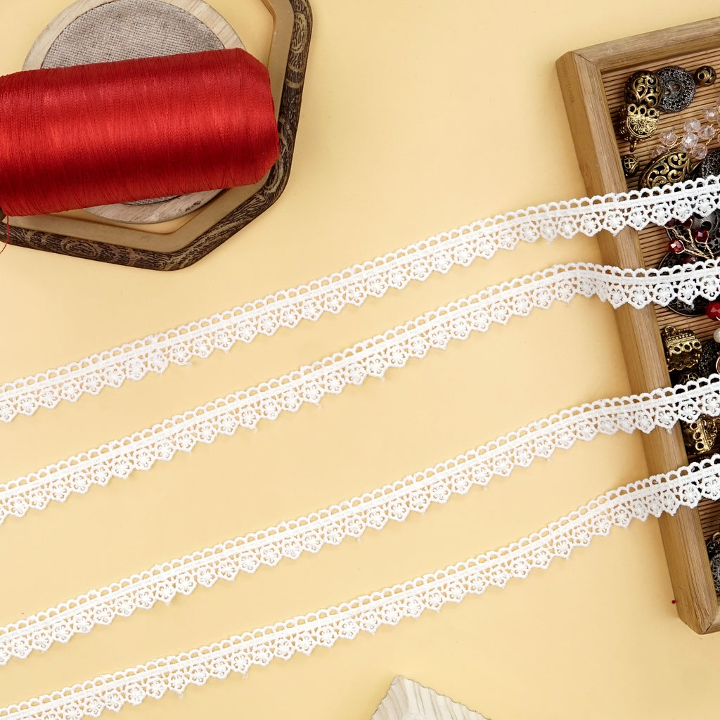One Side Border Shuttle Lace