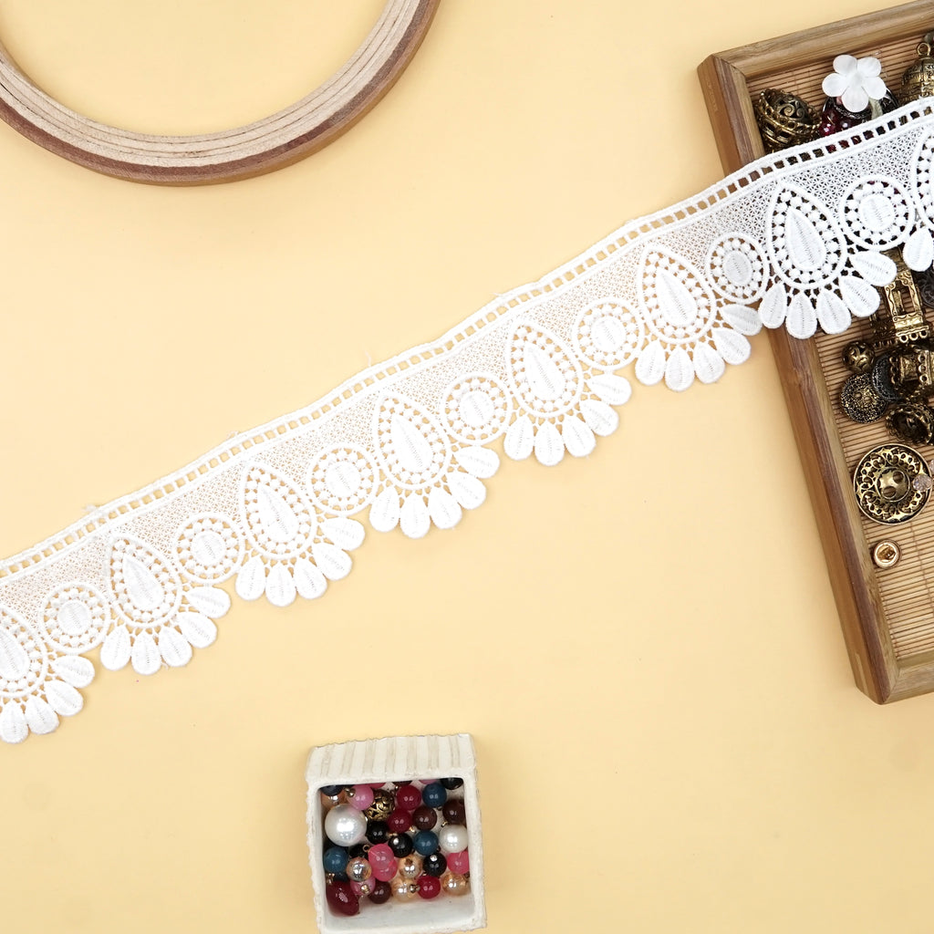 One Side Border Shuttle Lace