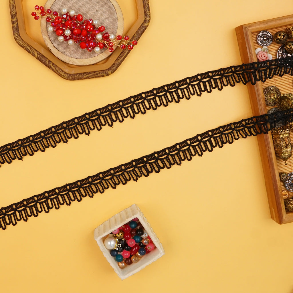 One Side Border Shuttle Lace
