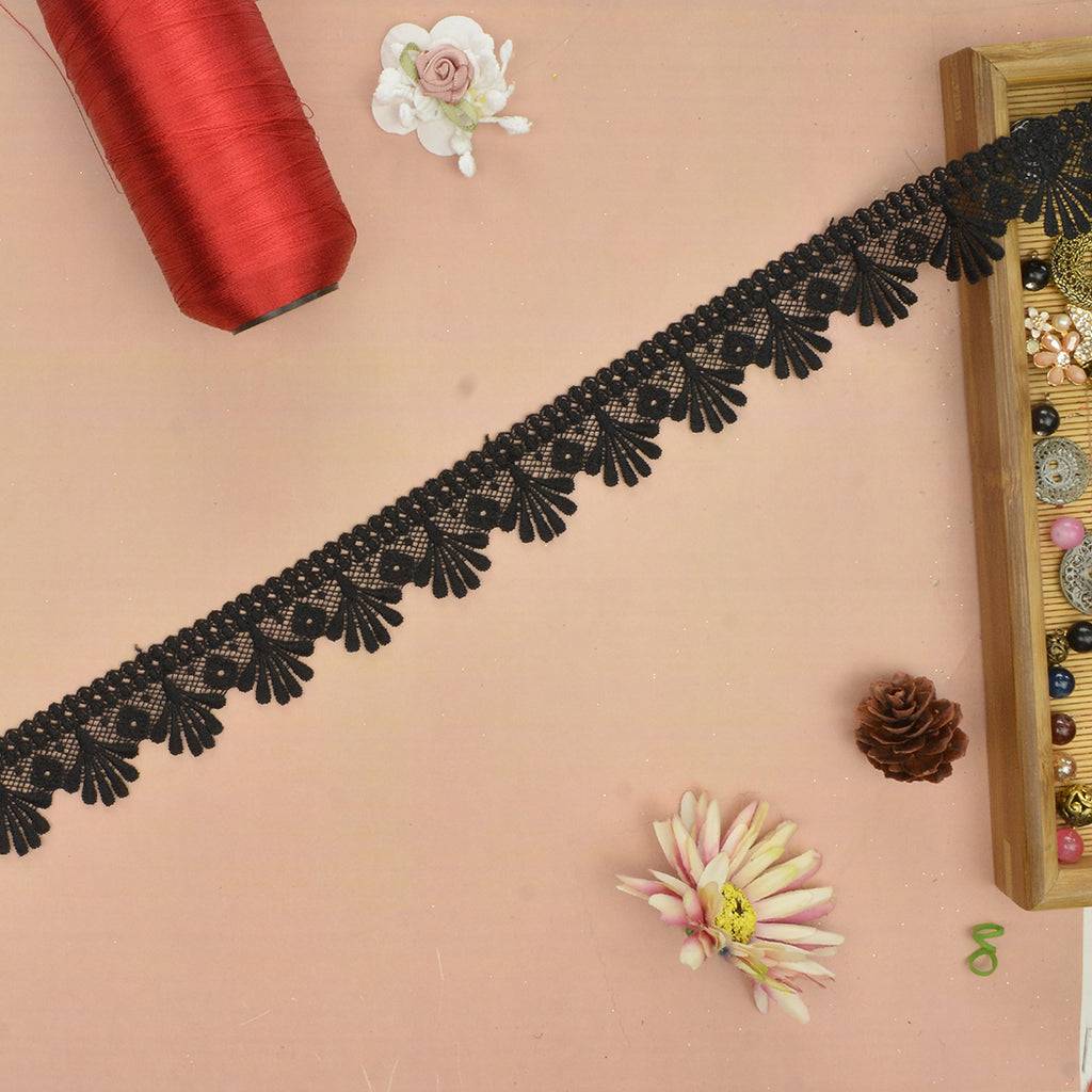 One Side Border Shuttle Lace