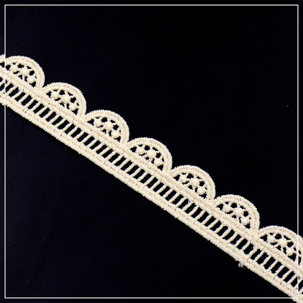 One Side Border Shuttle Lace