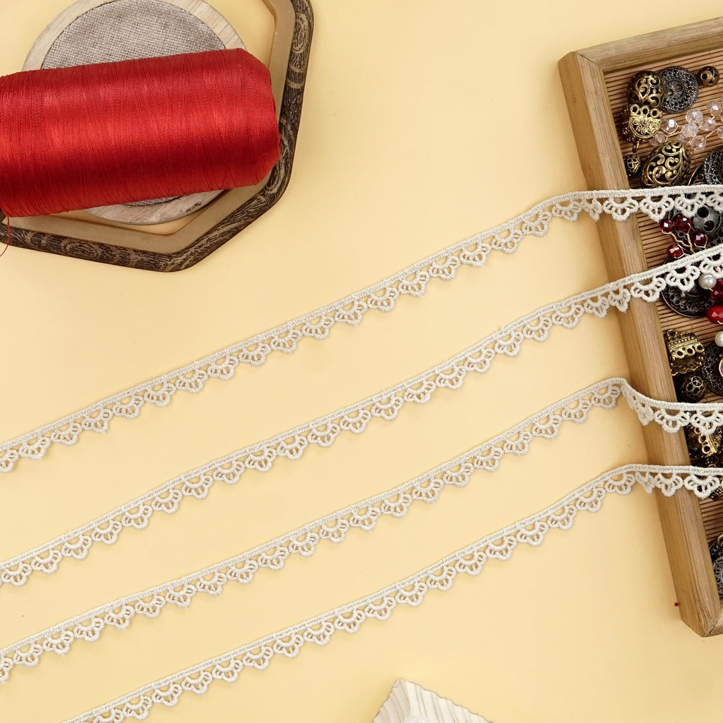 One Side Border Shuttle Lace