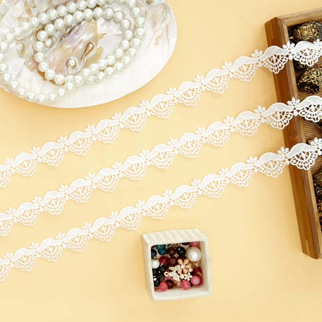 One Side Border Shuttle Lace