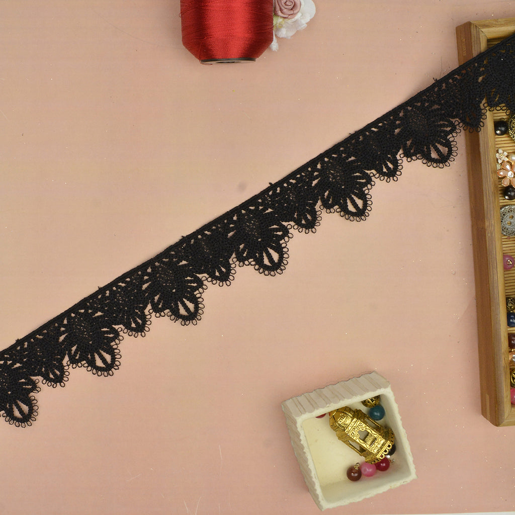 One Side Border Shuttle Lace