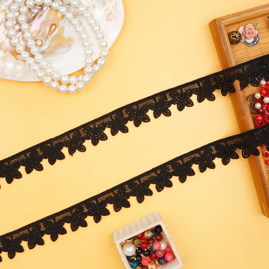 One Side Border Shuttle Lace
