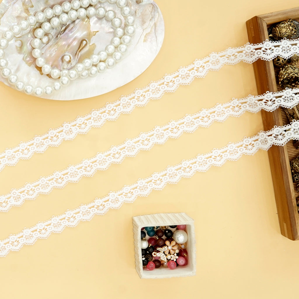 One Side Border Shuttle Lace