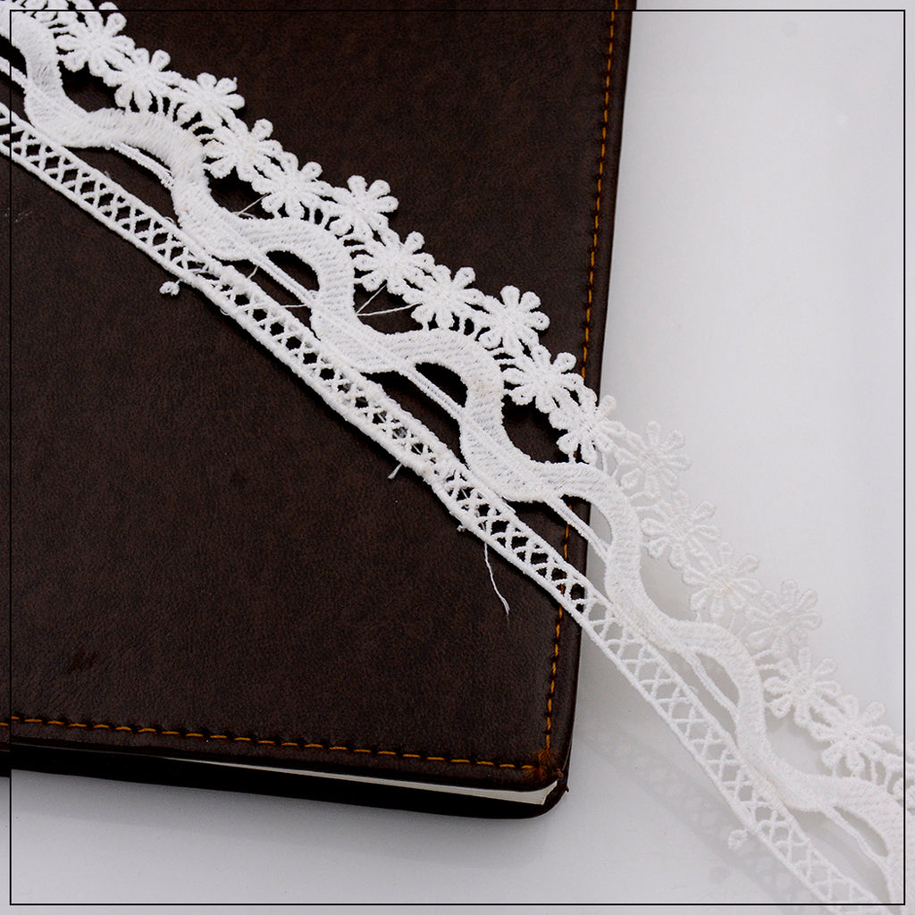 One Side Border Shuttle Lace
