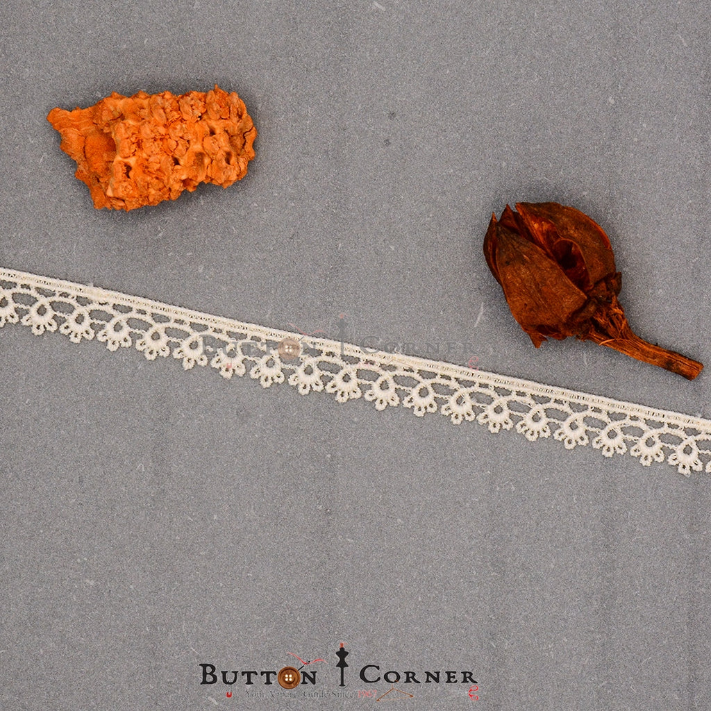 One Side Border Shuttle Lace