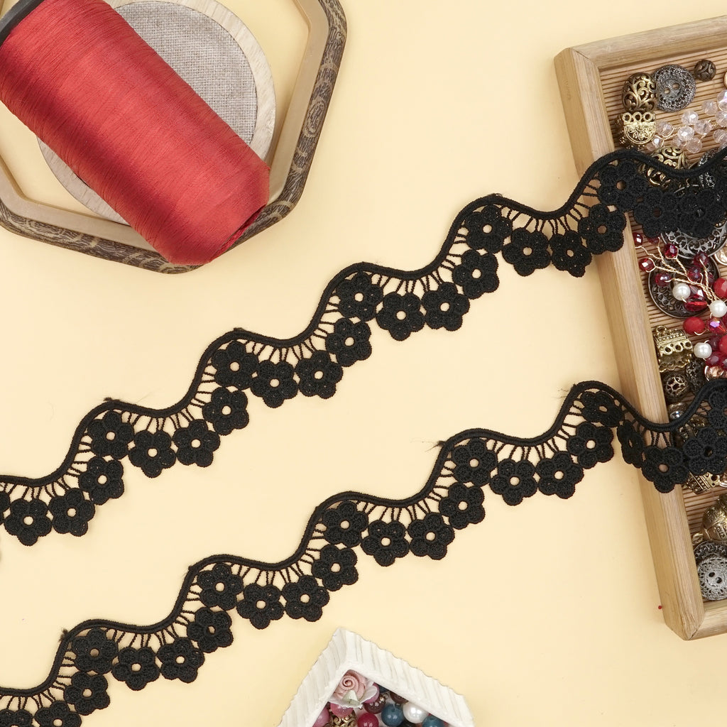 One Side Border Shuttle Lace