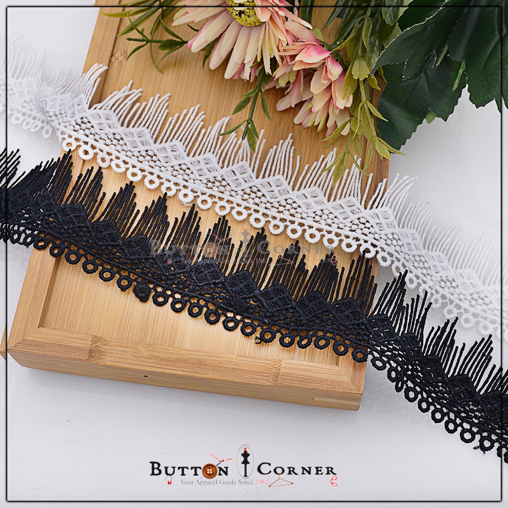 One Side Border Shuttle Lace