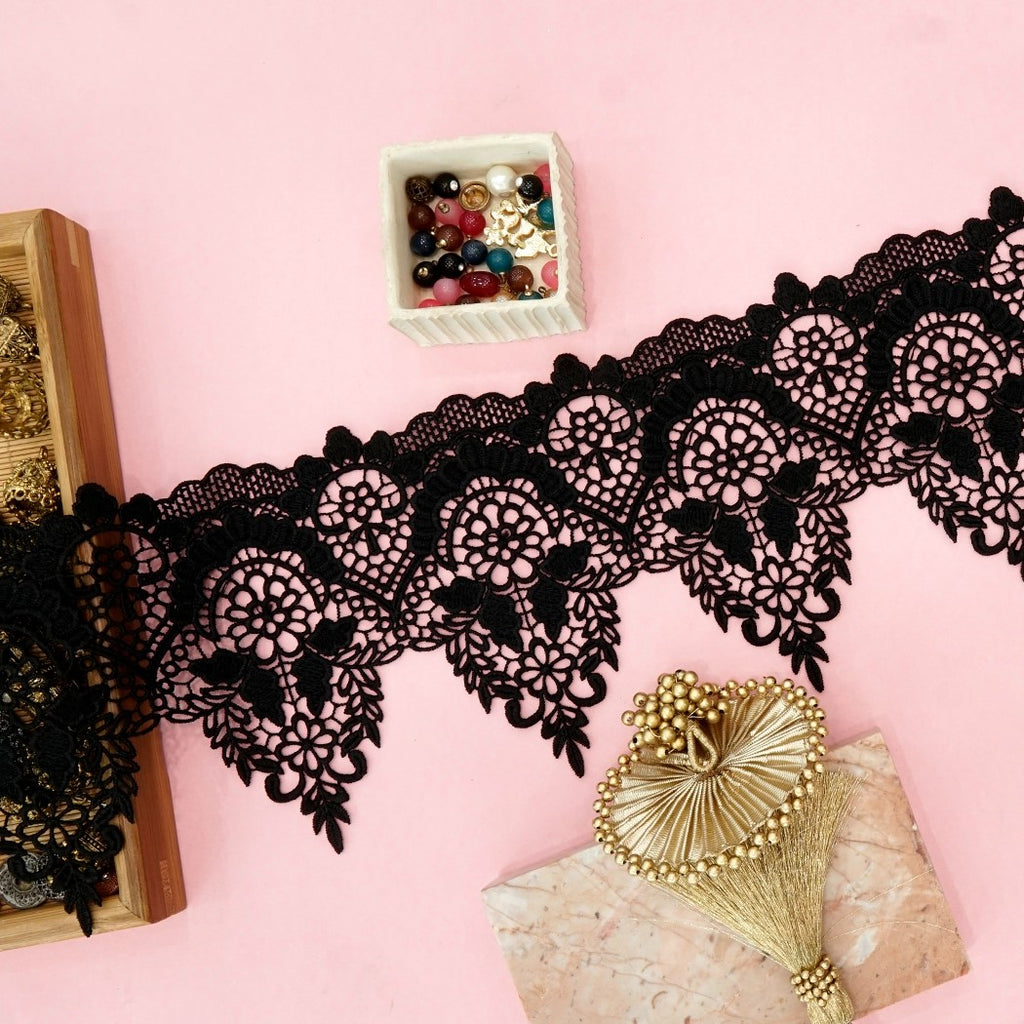One Side Border Shuttle Lace