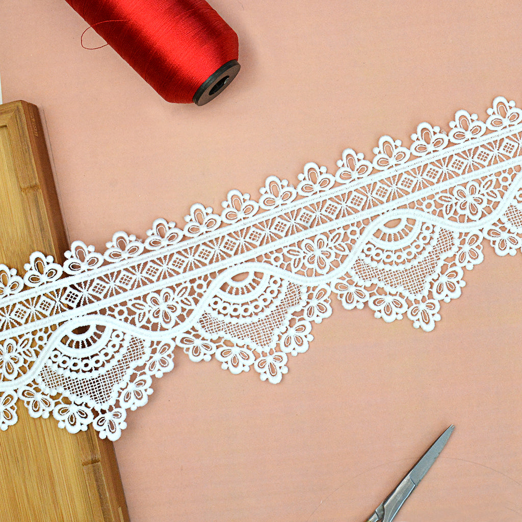 One Side Border Shuttle Lace