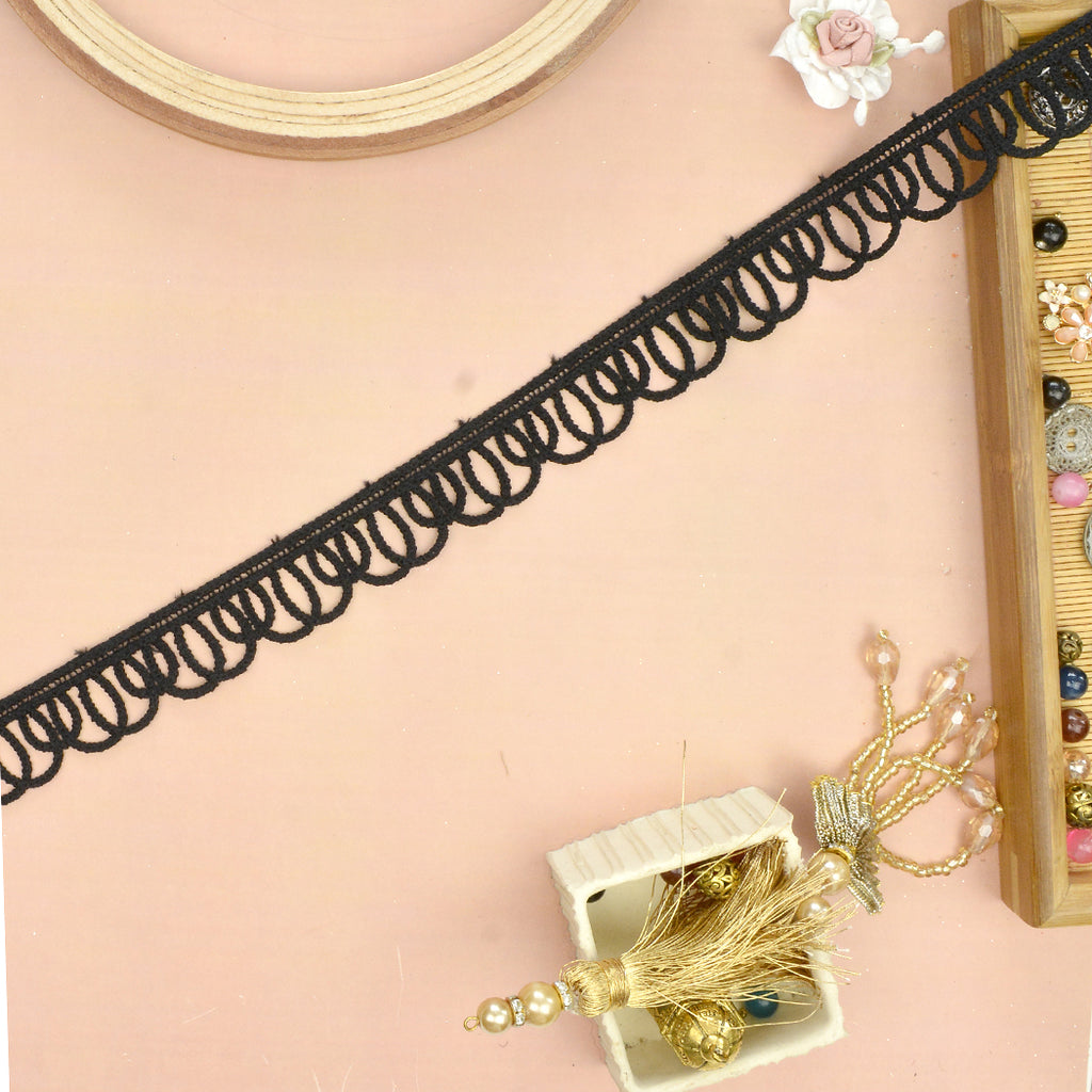 One Side Border Shuttle Lace