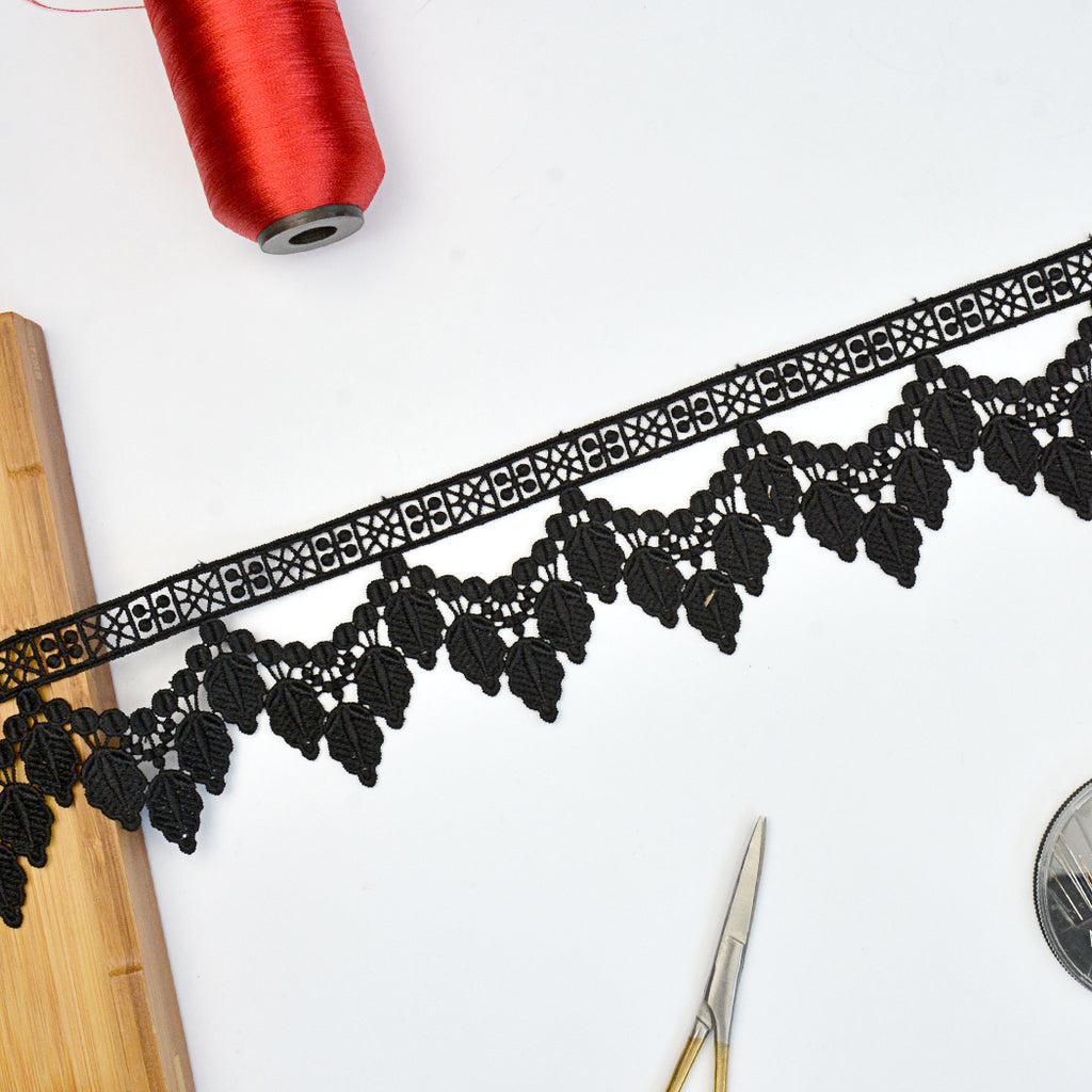 One Side Border Shuttle Lace