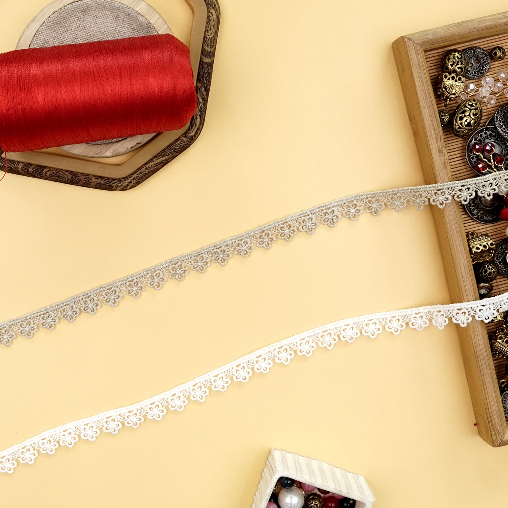 One Side Border Shuttle Lace