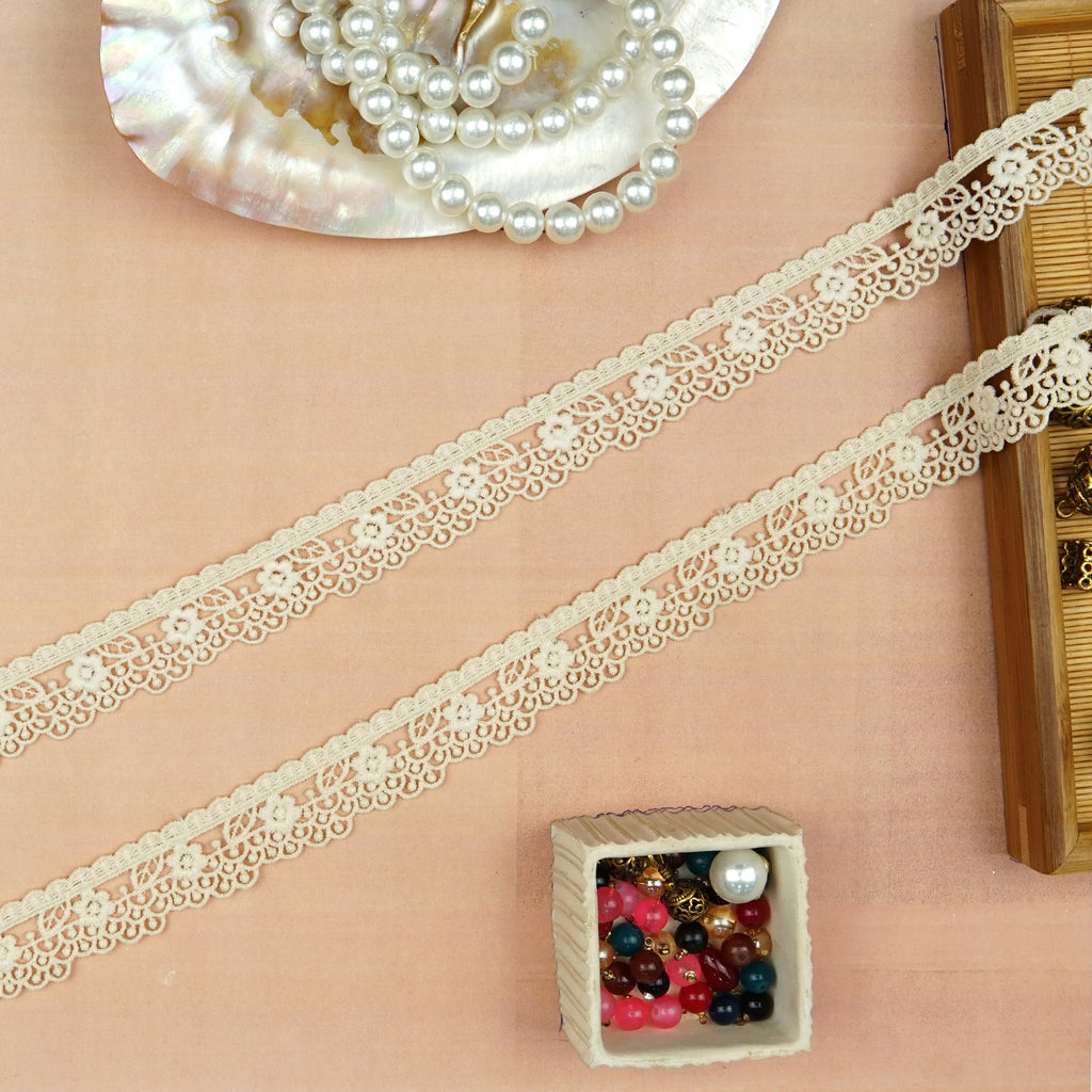 One Side Border Shuttle Lace