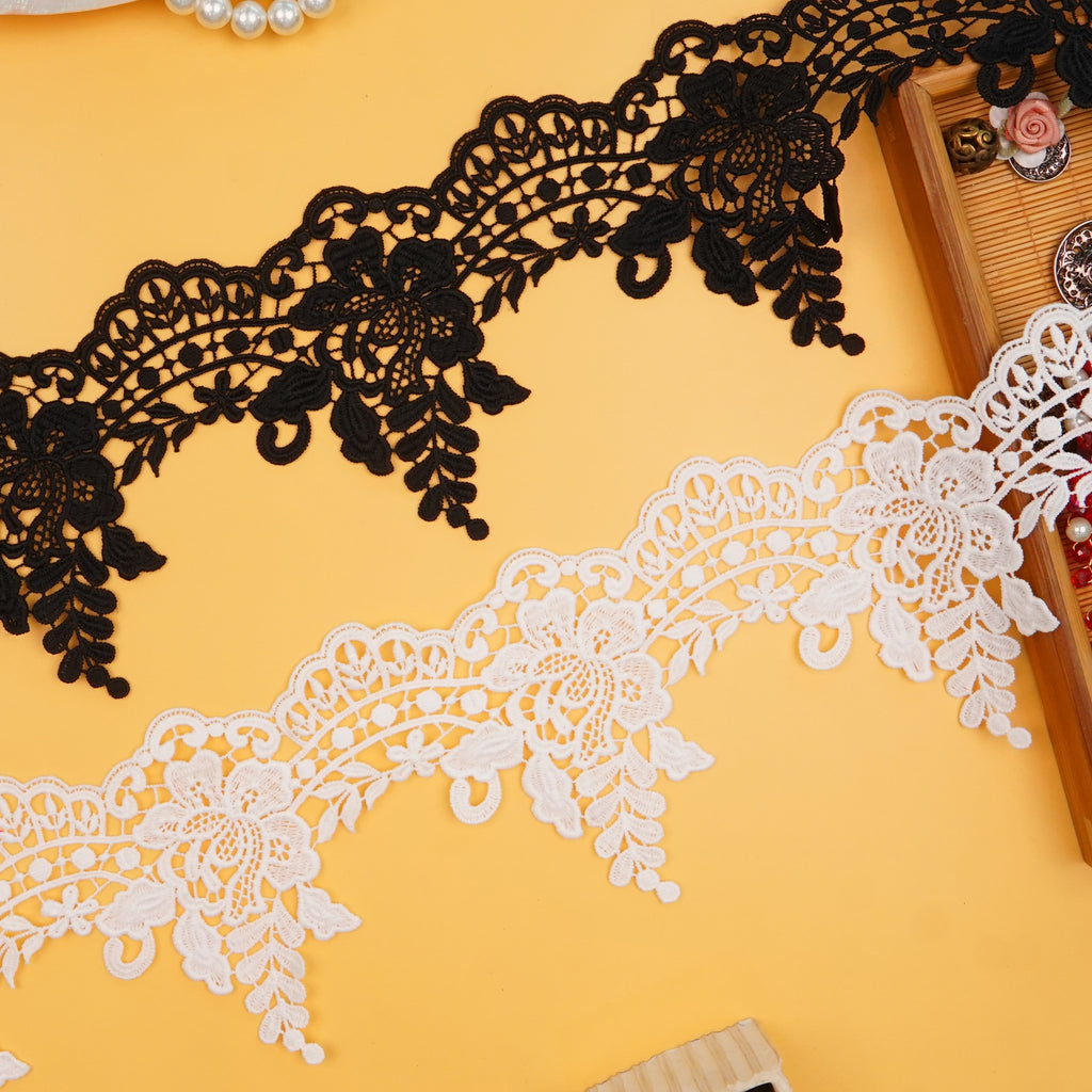 One Side Border Shuttle Lace