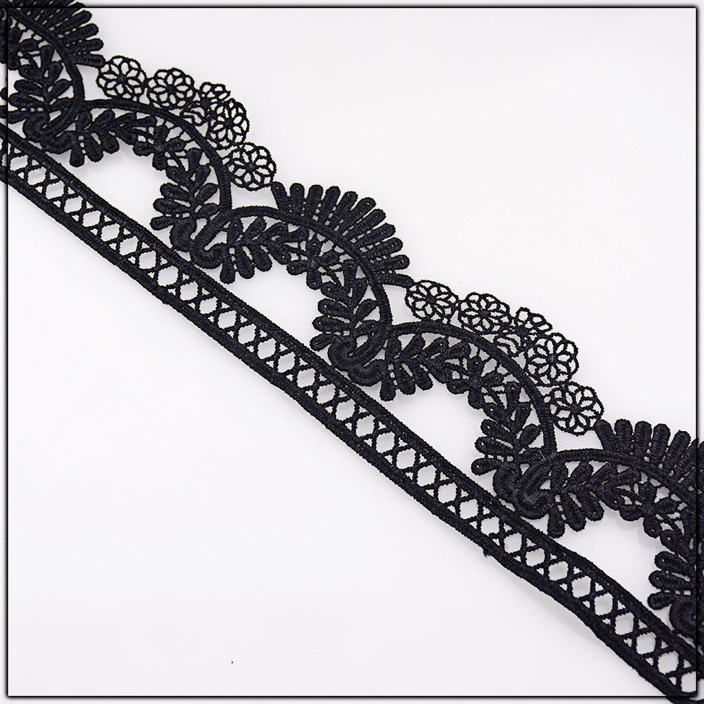 One Side Border Shuttle Lace