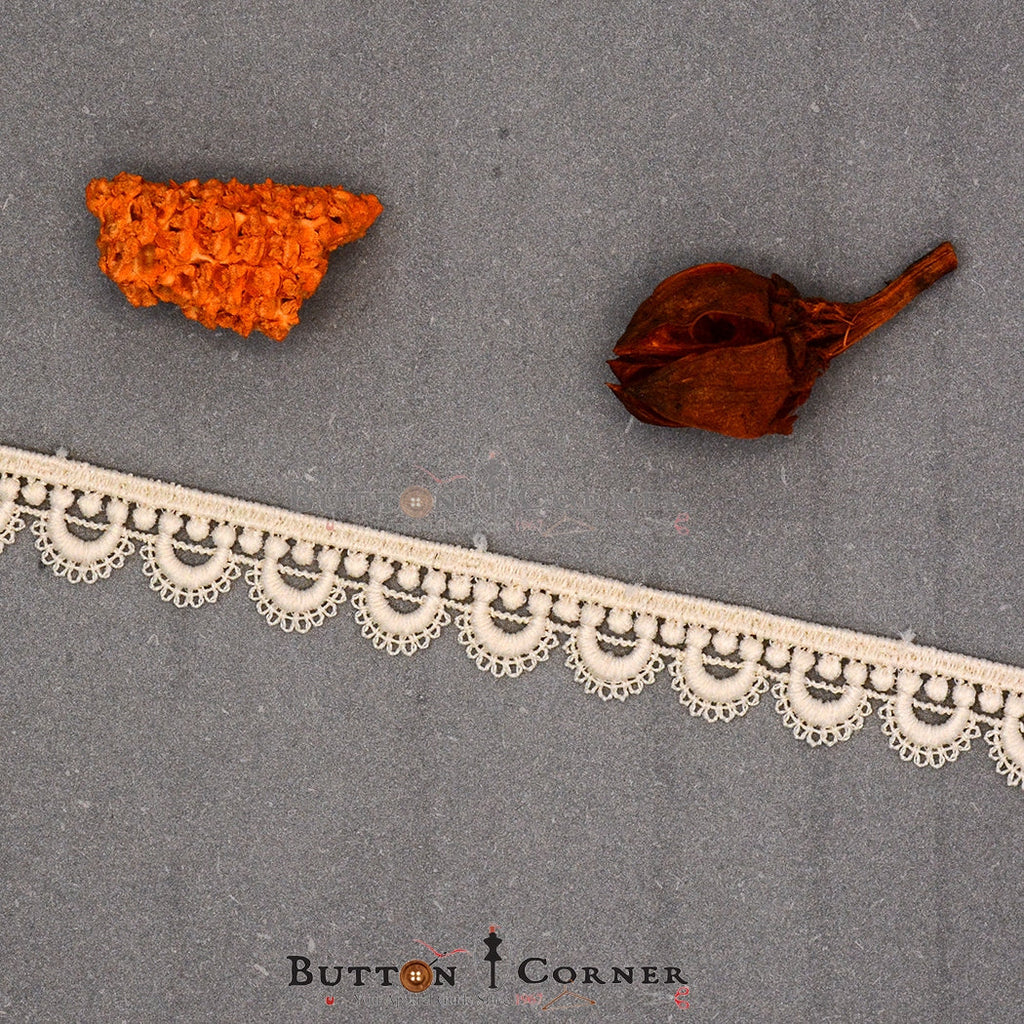 One Side Border Shuttle Lace