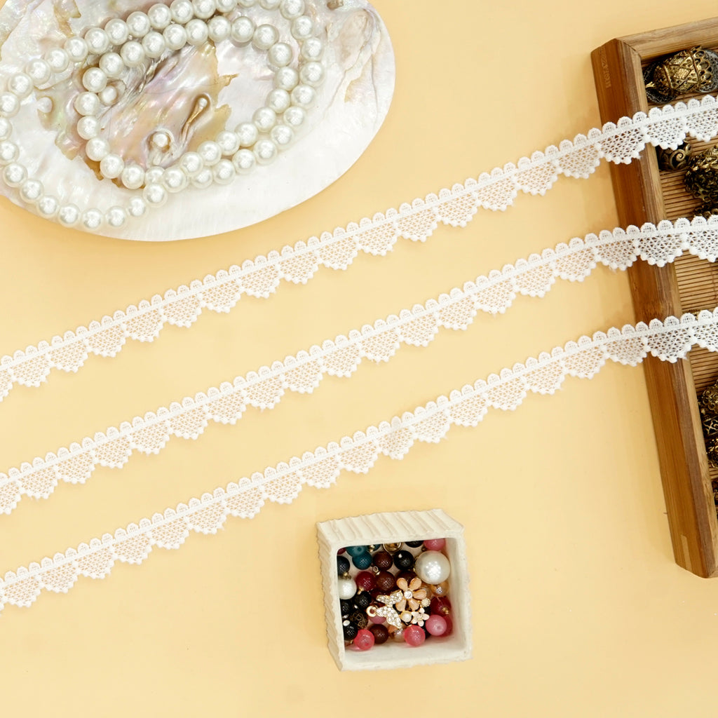 One Side Border Shuttle Lace