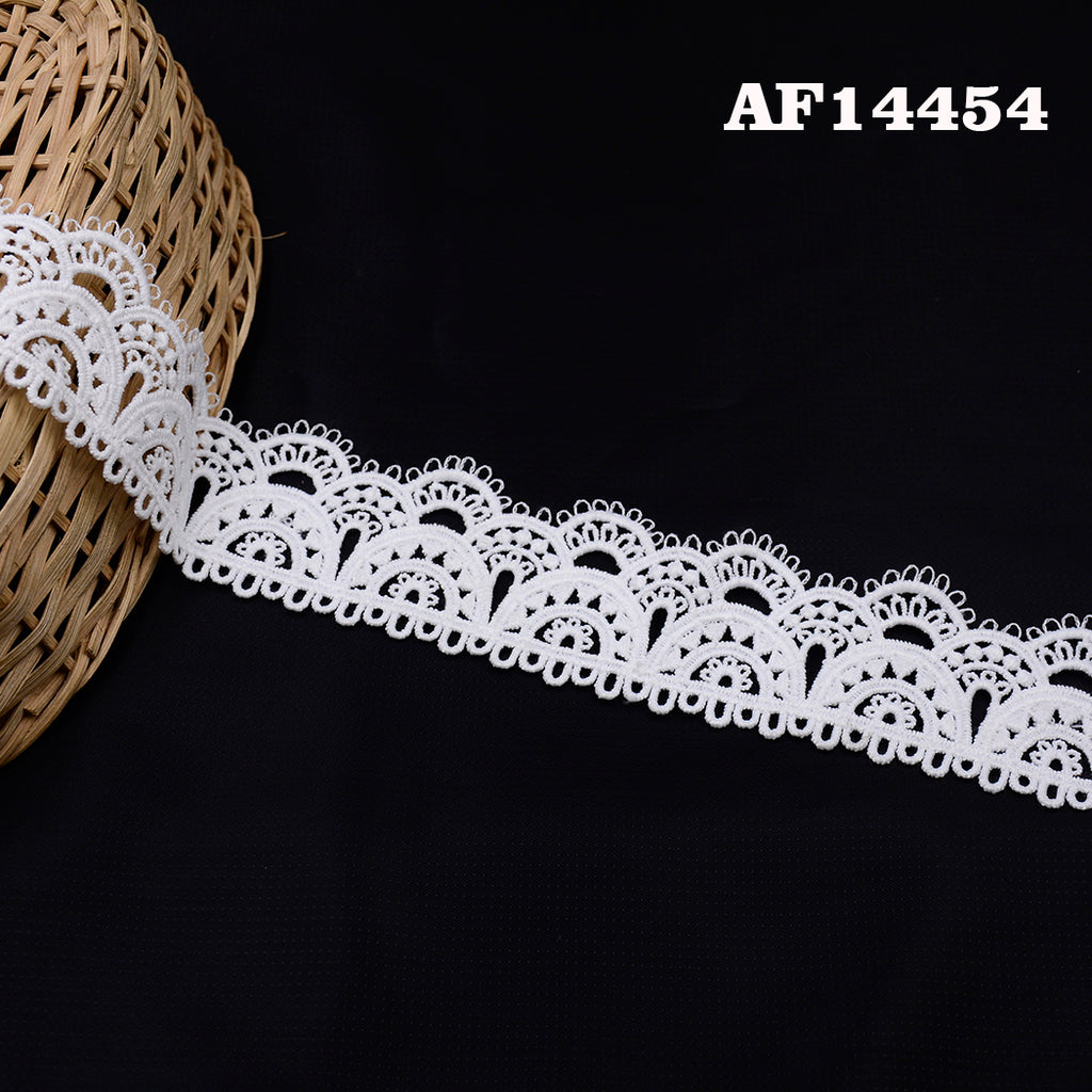 One Side Border Shuttle Lace
