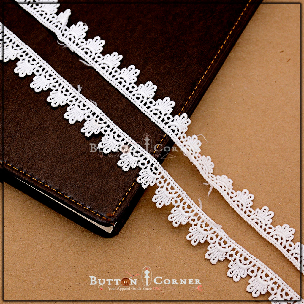 One Side Border Shuttle Lace