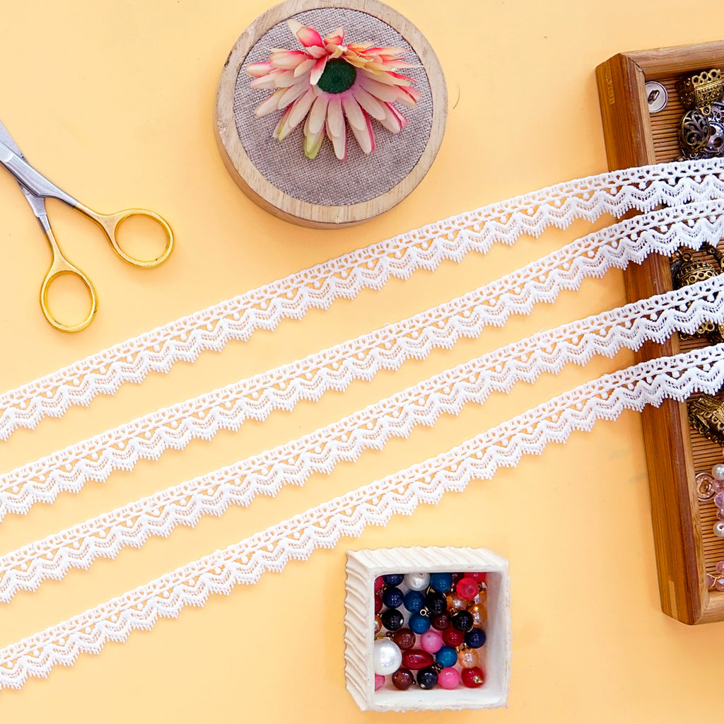 One Side Border Shuttle Lace