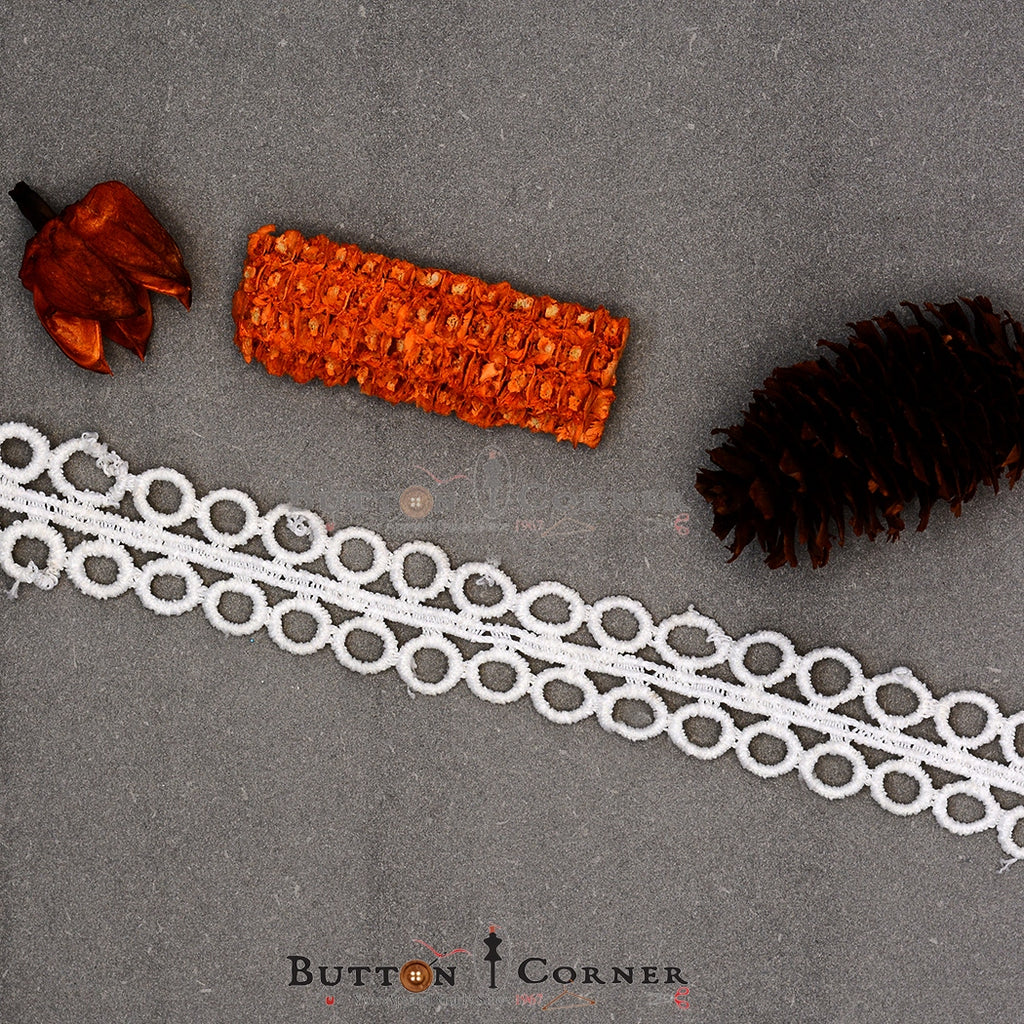Center Border Shuttle Lace