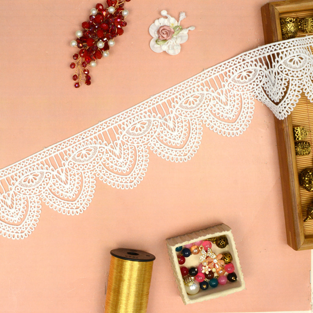One Side Border Shuttle Lace