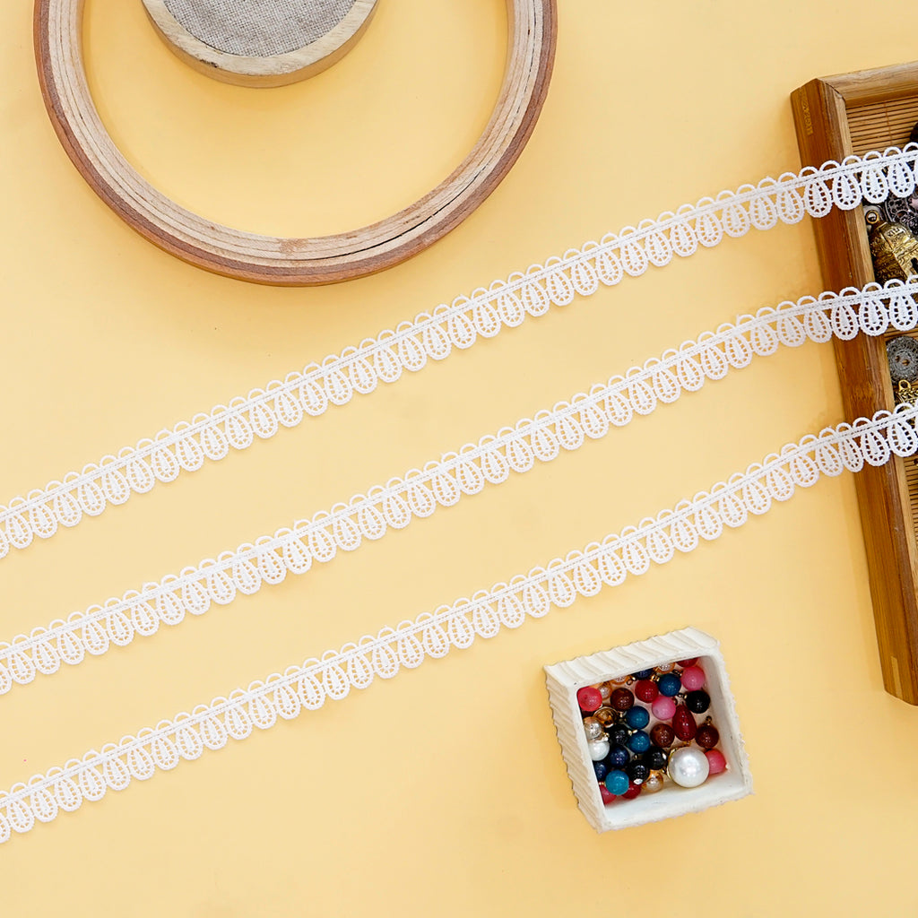 One Side Border Shuttle Lace