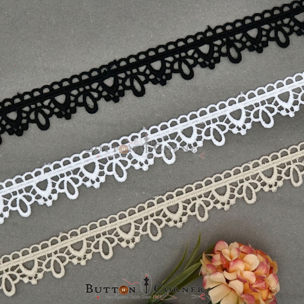 One Side Border Shuttle Lace