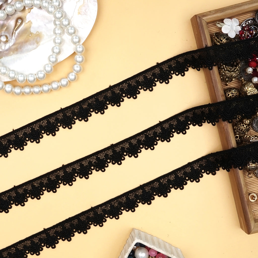 One Side Border Shuttle Lace