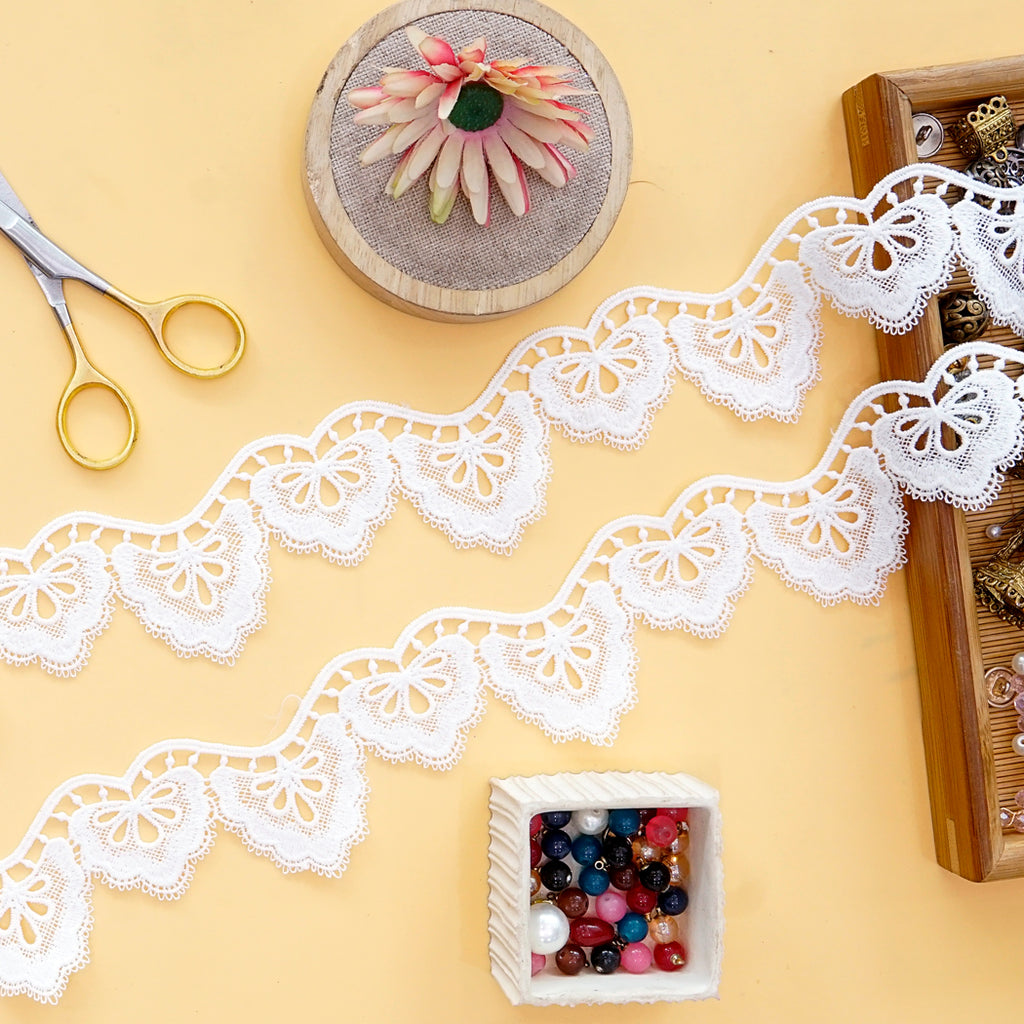 One Side Border Shuttle Lace