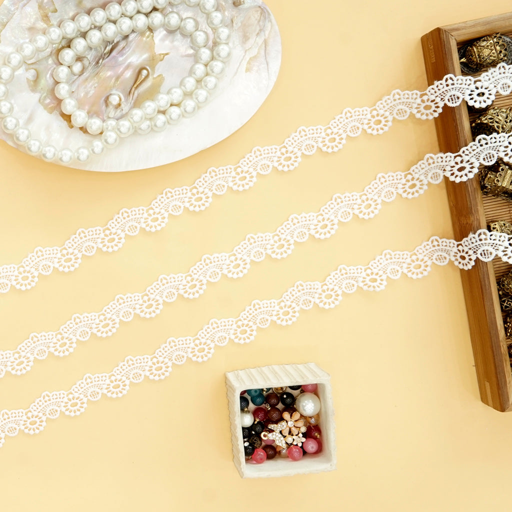 One Side Border Shuttle Lace
