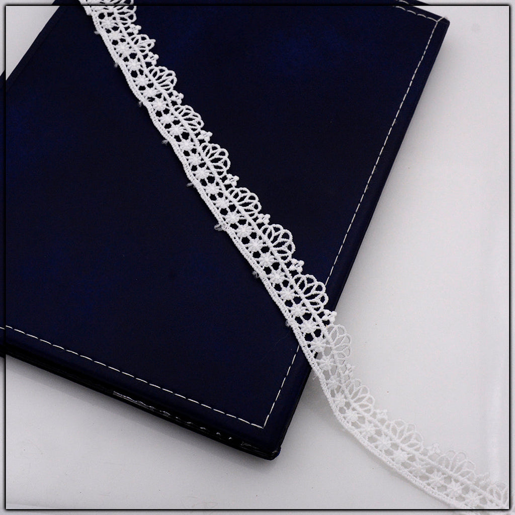 One Side Border Shuttle Lace