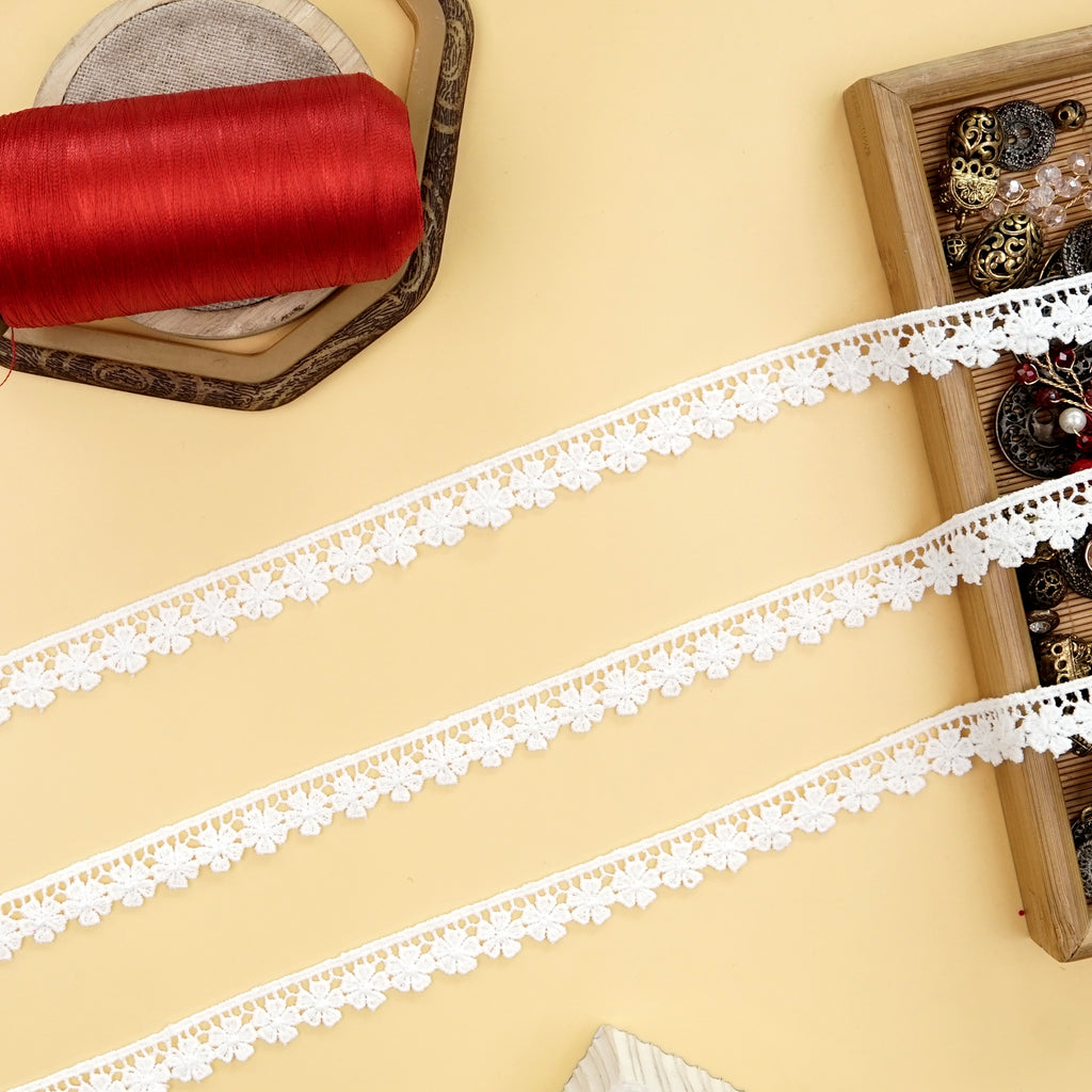 One Side Border Shuttle Lace