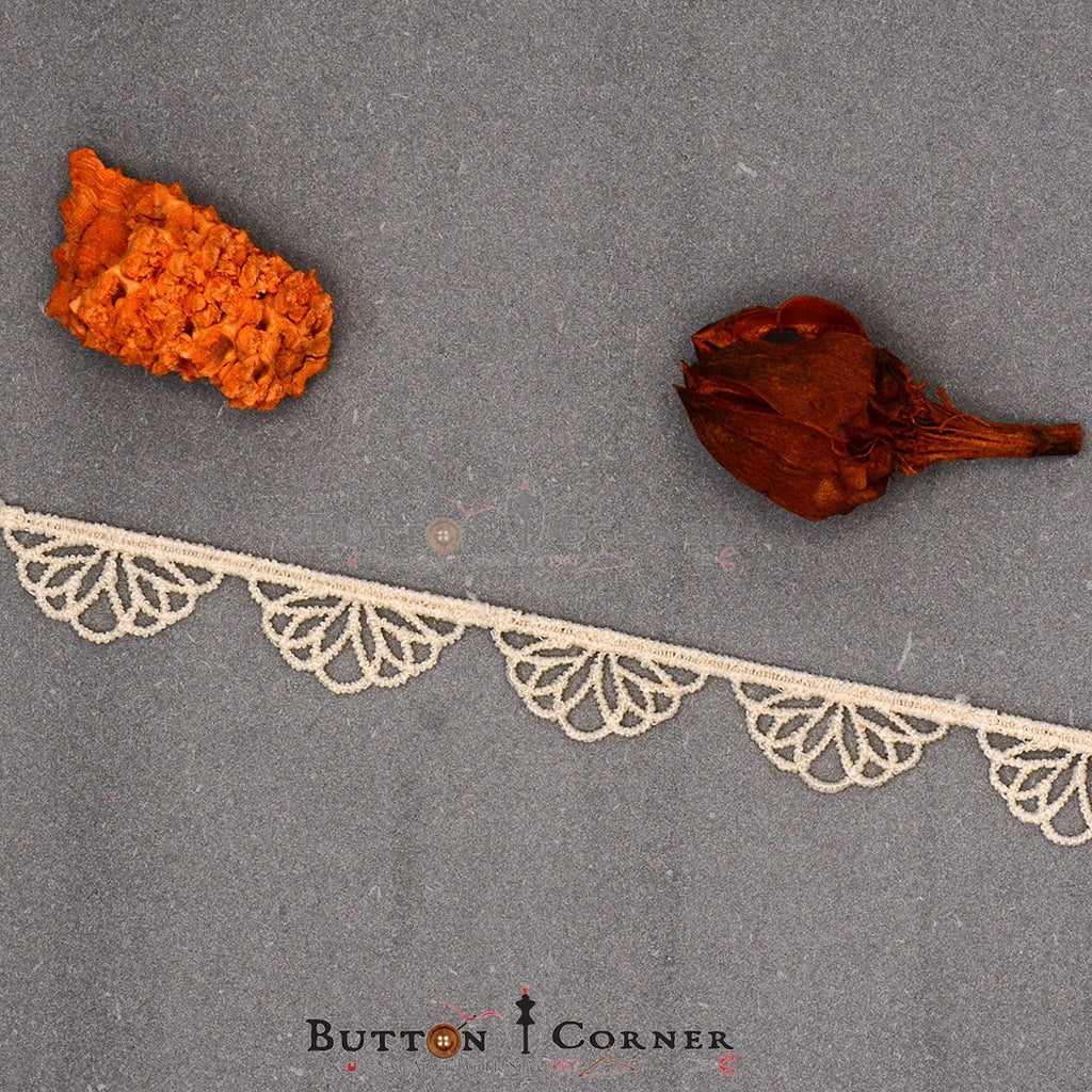 One Side Border Shuttle Lace