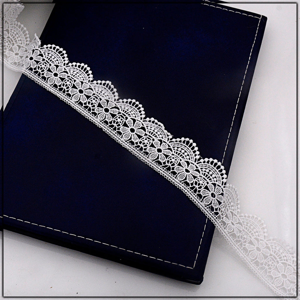One Side Border Shuttle Lace